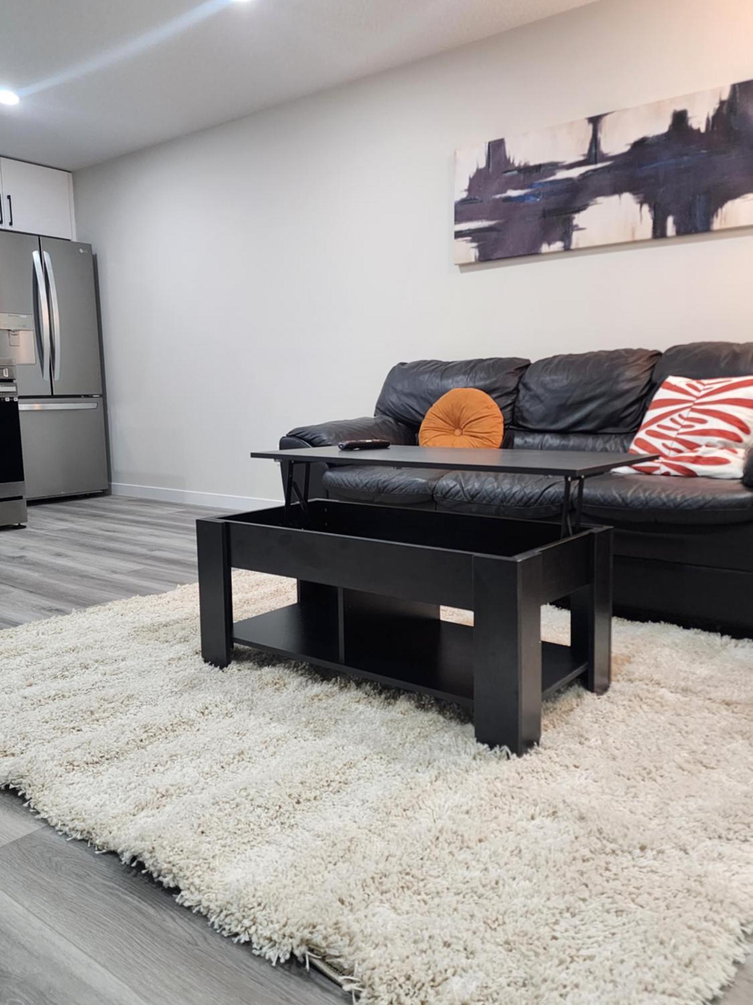 Trendy 2-Bed Oasis Awaits! Apartamento YYC Exterior foto