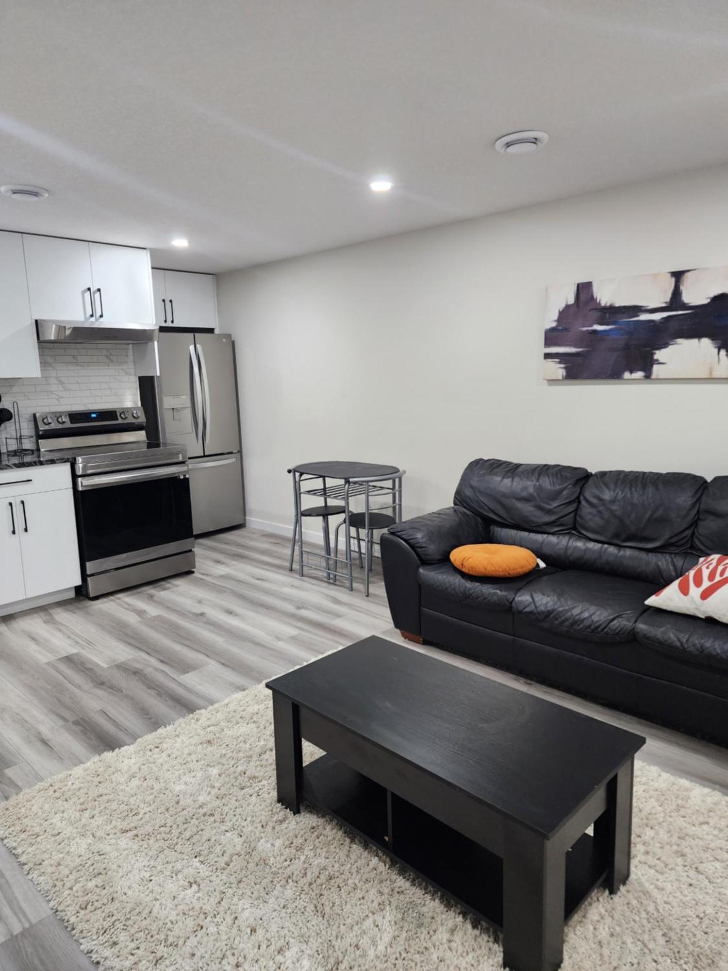 Trendy 2-Bed Oasis Awaits! Apartamento YYC Exterior foto