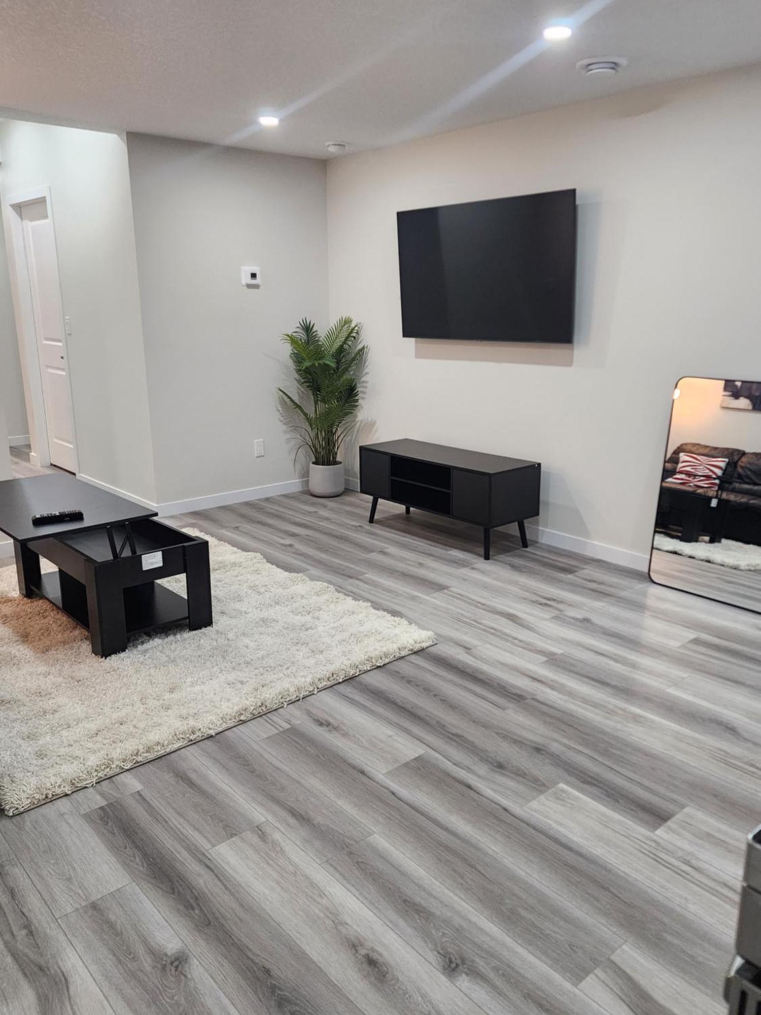 Trendy 2-Bed Oasis Awaits! Apartamento YYC Exterior foto