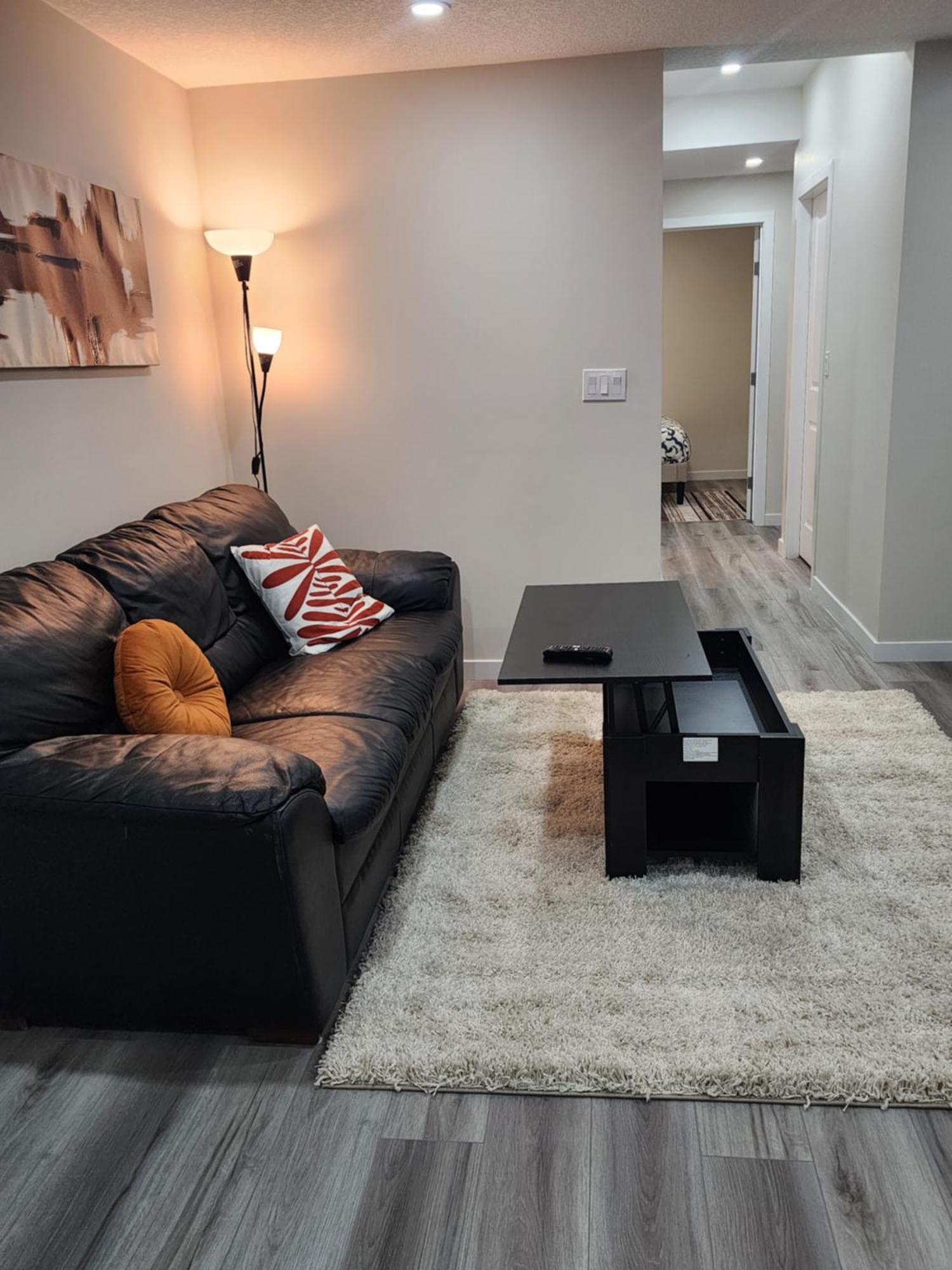 Trendy 2-Bed Oasis Awaits! Apartamento YYC Exterior foto